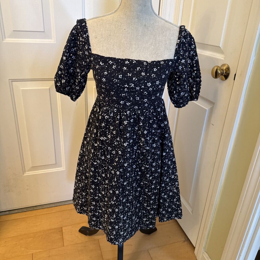 PUFF SLEEVE PERFECTION maeve Anthropologie navy blue eyelet cotton dress size 2